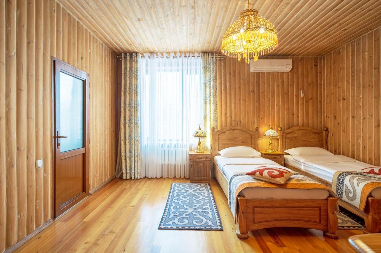 Navat Hotel Бишкек Екстериор снимка