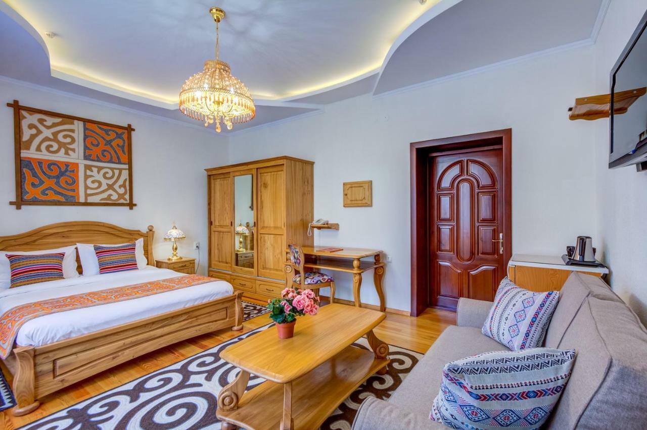Navat Hotel Бишкек Екстериор снимка