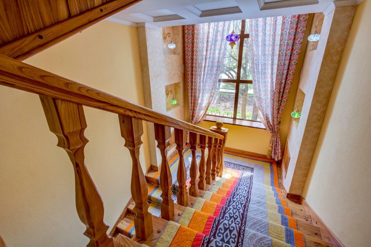 Navat Hotel Бишкек Екстериор снимка