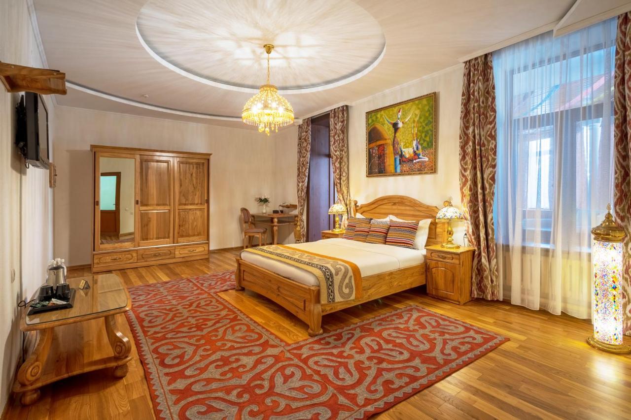 Navat Hotel Бишкек Екстериор снимка