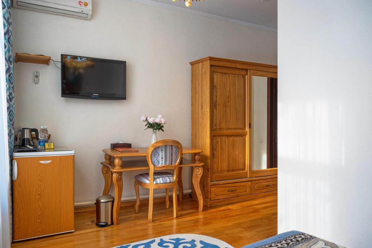 Navat Hotel Бишкек Екстериор снимка